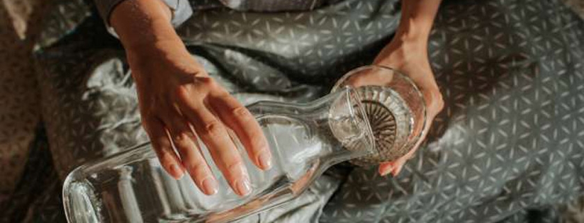 نوشیدن بیش از حد آب در هنگام بیماری