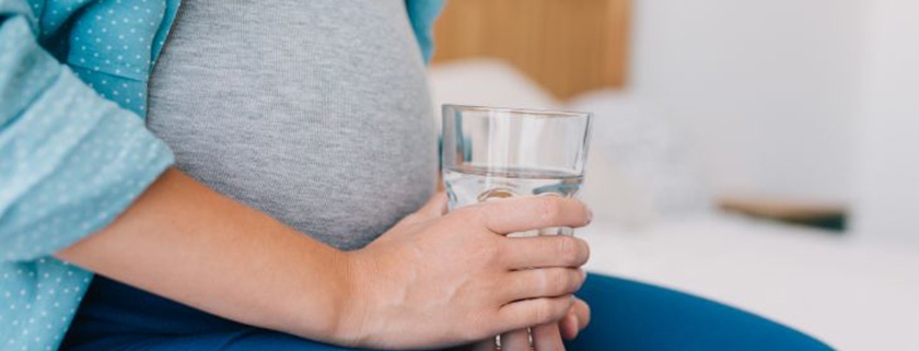آیا کم آبی بدن میتواند بر بارداری تاثیر بگذارد؟